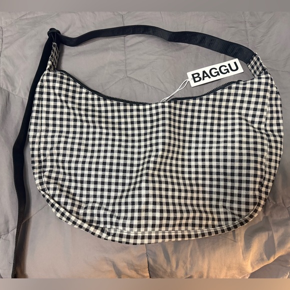 NWT BAGGU Gingham Black and White Large Crescent - Picture 1 of 3